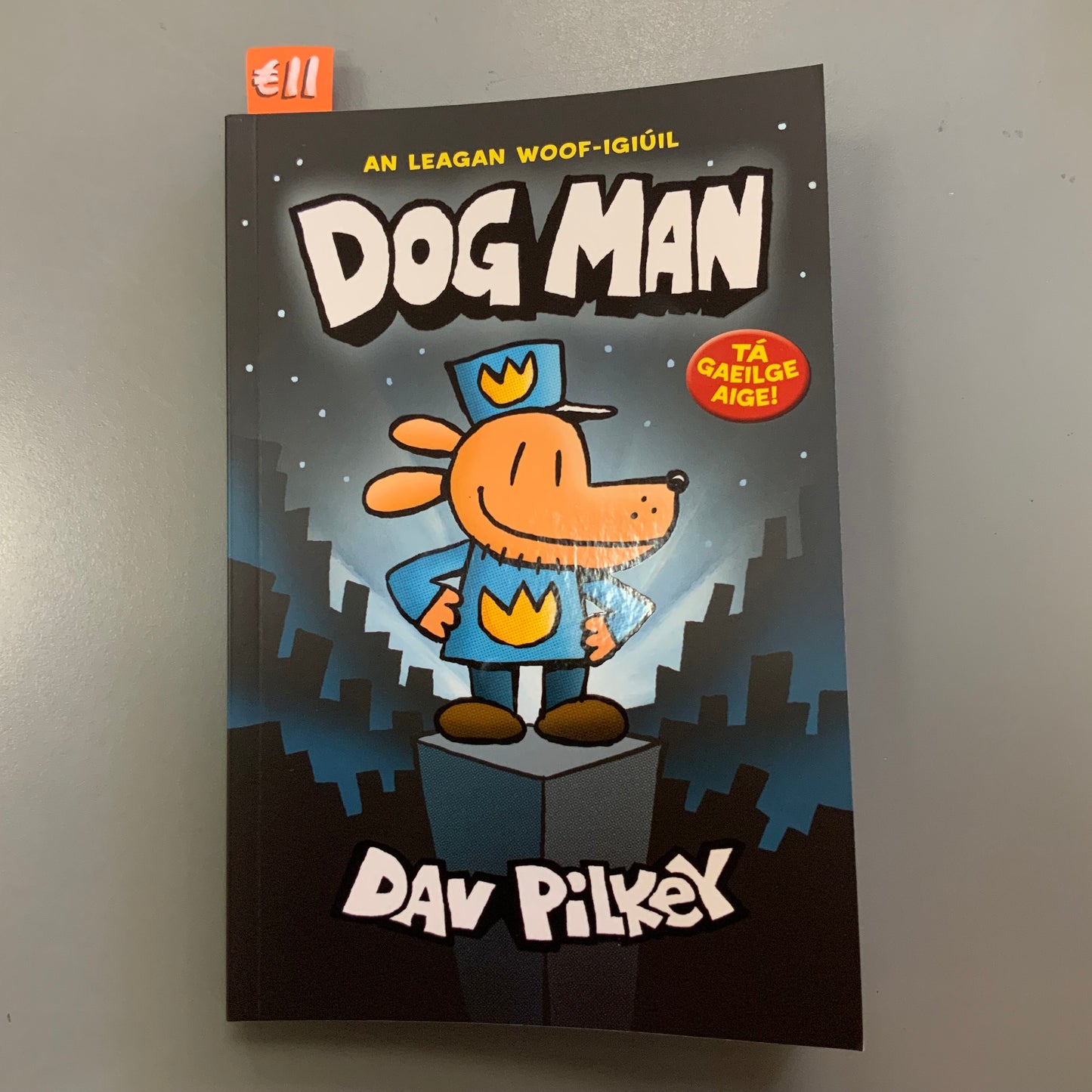 Dog Man (As Gaeilge)