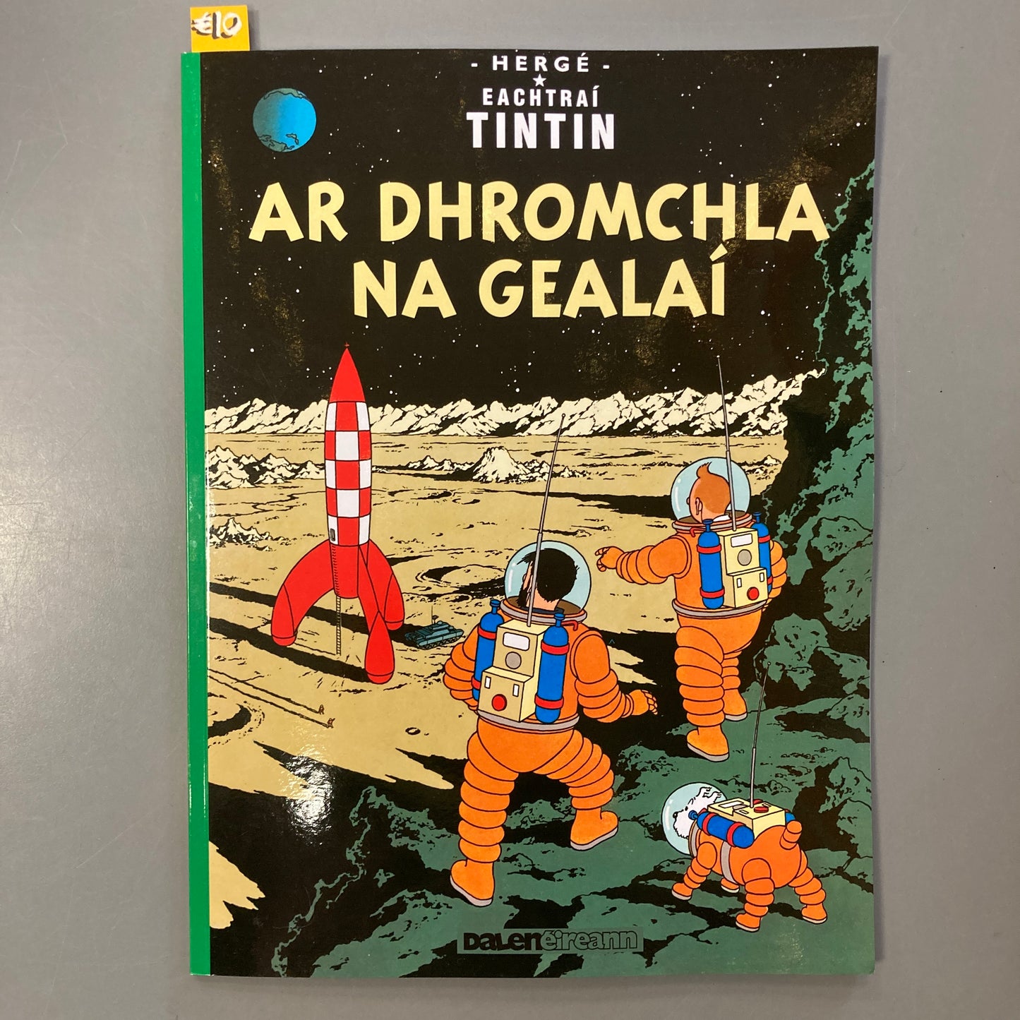 Eachtraí Tintin: Ar Dhromchla na Gealaí