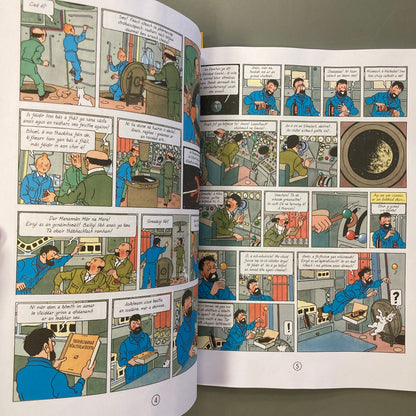 Eachtraí Tintin: Ar Dhromchla na Gealaí