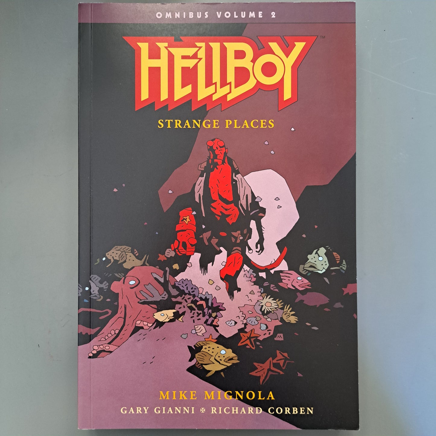 Hellboy, Omnibus Volume 2: Strange Places